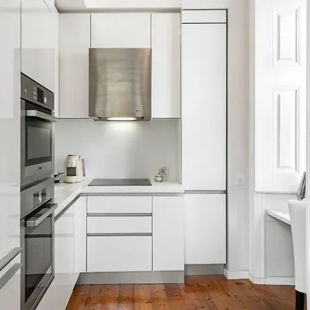 Apartamento New! Charm That'S Difficult To Resist. W/ Garage.